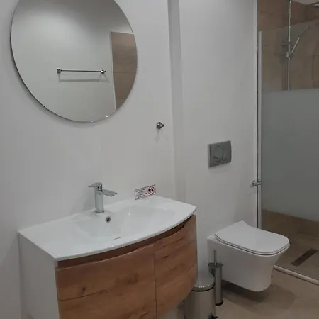 House 2 Apartment *